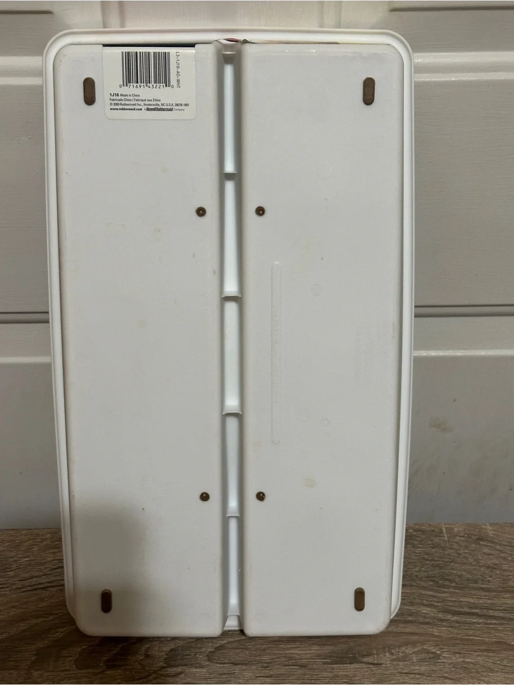 Rubbermaid Plastic Gadget Tray 2 Compartments Non-Slip White W/ Brown‎ Inserts